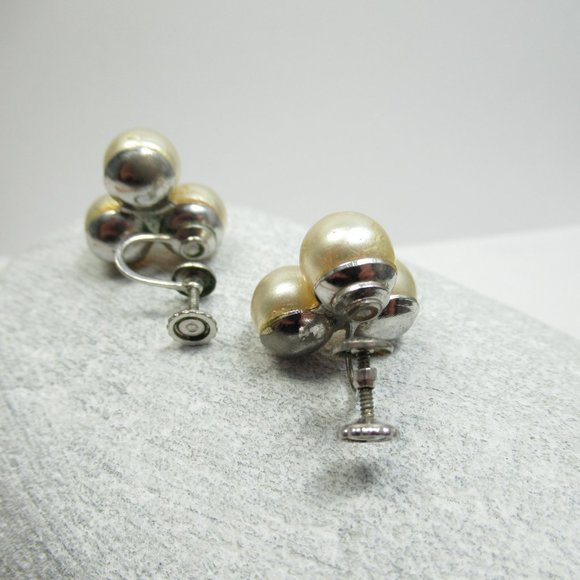 Vintage Pearl Cluster Screwback Earrings - Picture 3 of 6